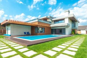 4 investiții pe care trebuie să le faci dacă ai piscină în curte