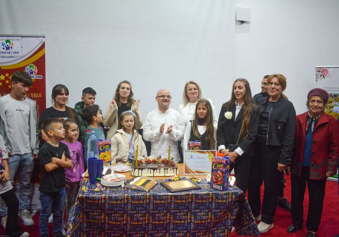 Mihai Căldăraru și-a donat ziua de naștere pentru 20 de copii proveniți din familii defavorizate din orașul Govora cât și pentru 20 de copii proveniți din cadrul Centrului de Recuperare Pentru Copii Cu Handicap Babeni.