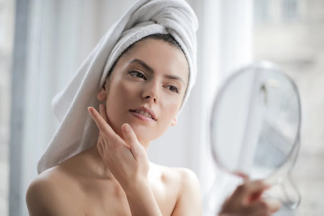 Cum îți construiești o rutină de skincare eficientă în funcție de vârstă