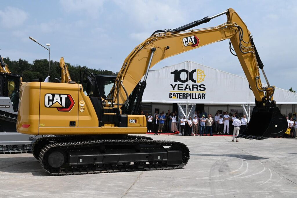 Caterpillar sărbătorește 100 de ani de inovație 2