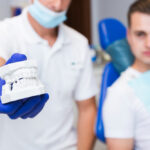 Cât durează procedura de inserare a unui implant dentar?