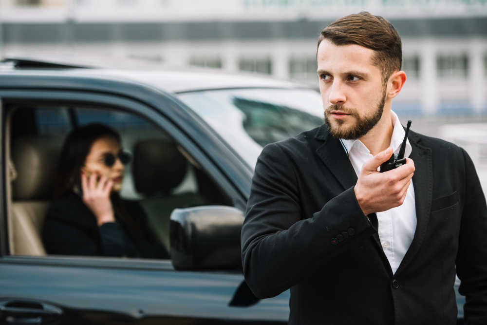 Ce calificări trebuie să aibă un agent de securitate?
