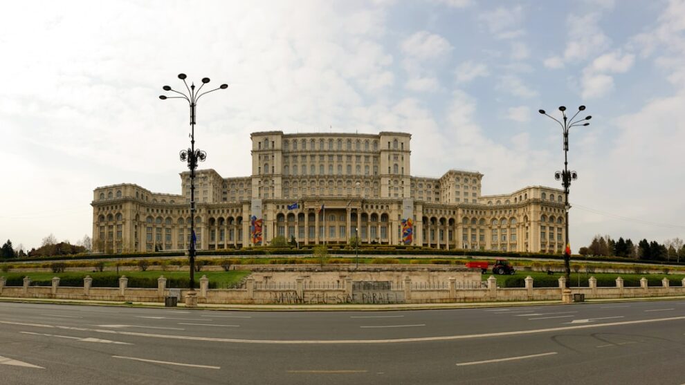 Photo news influence stability Romania market
