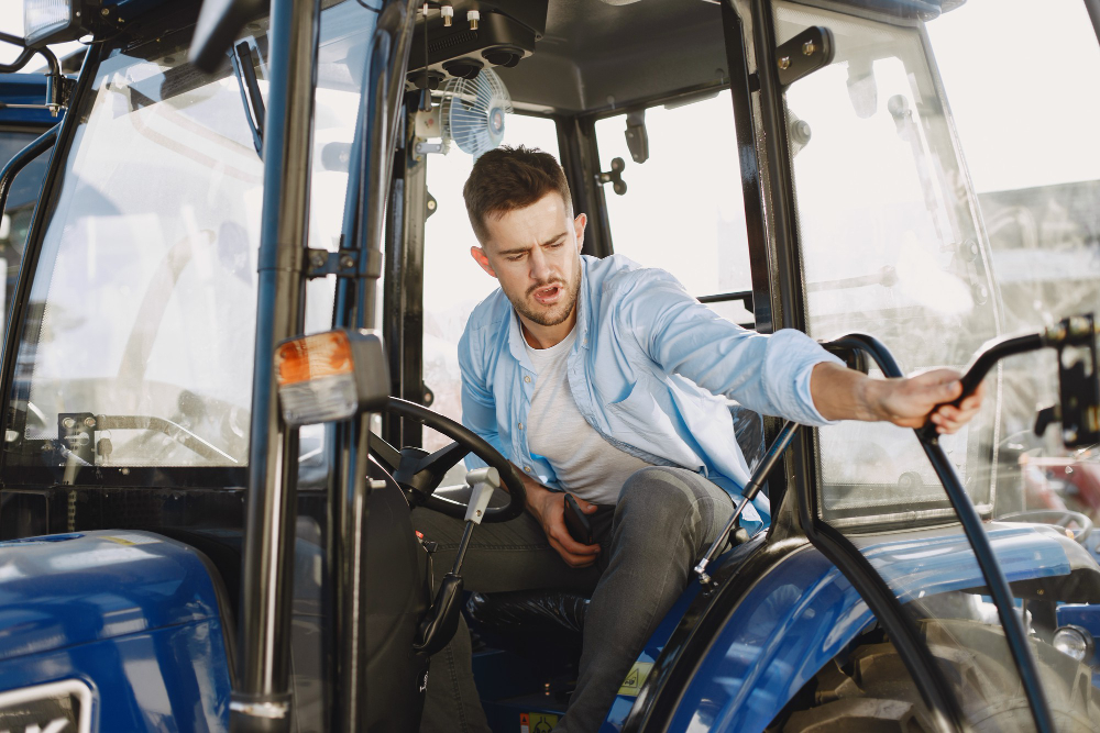 Demarorul tractorului între reparație și înlocuire, când are sens fiecare alegere la utilajele folosite intens