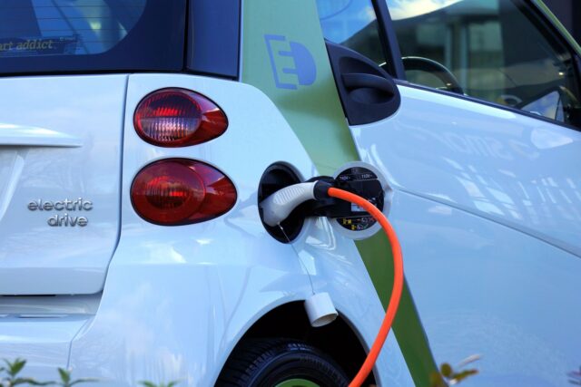 CASCO pentru o mașină electrică în 2026: particularități, riscuri și cum te asiguri corect