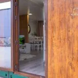 Casa din containere cu etaj: zona de zi și zona de noapte, separate firesc