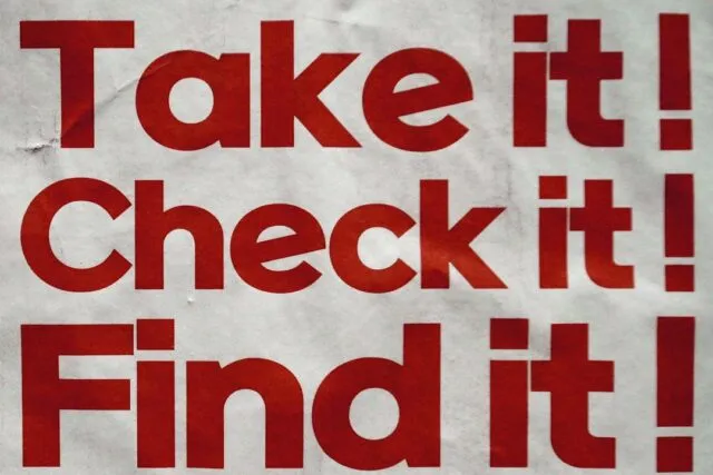 Photo fact-checking information verification