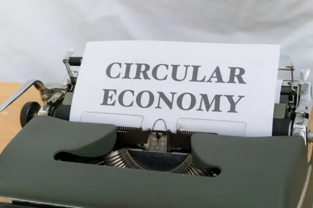 Photo common economic mistakes